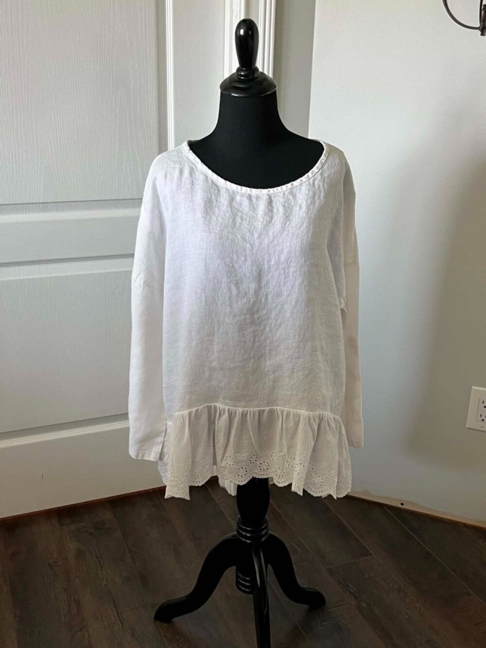 Bellambra Women's Linen Blouse Ruffle Eyelet Hem Made in Italy size Medium